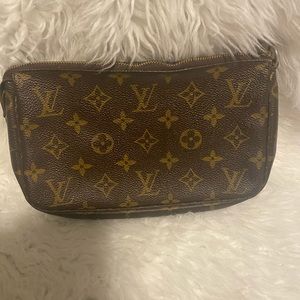 Louis Vuitton pochette